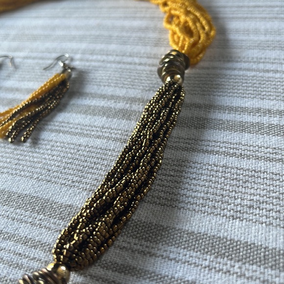 Yellow and gold beaded necklace with matching earrings - Picture 3 of 4